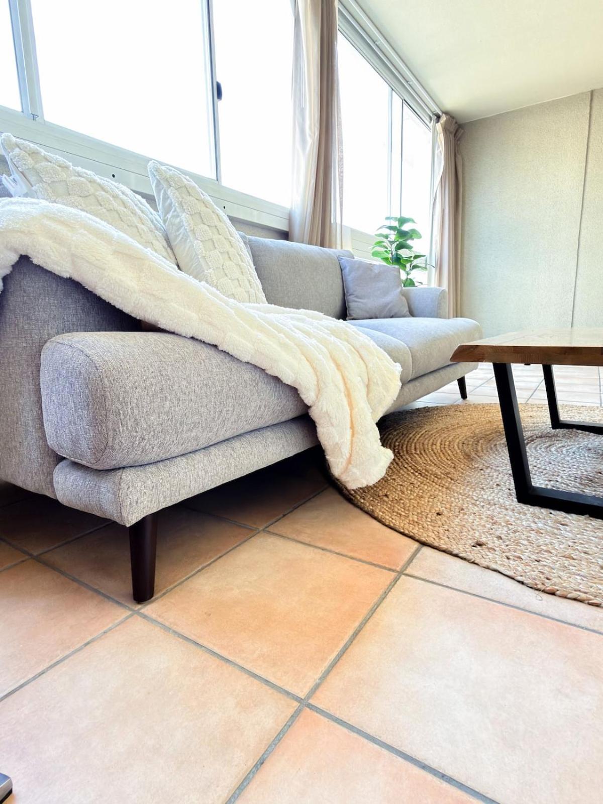 Apartment Oasis - Free Parking Gym Pool - Sleep 6