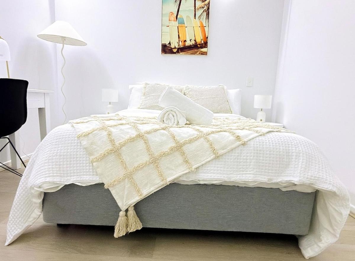 Apartment Oasis - Free Parking Gym Pool - Sleep 6 *