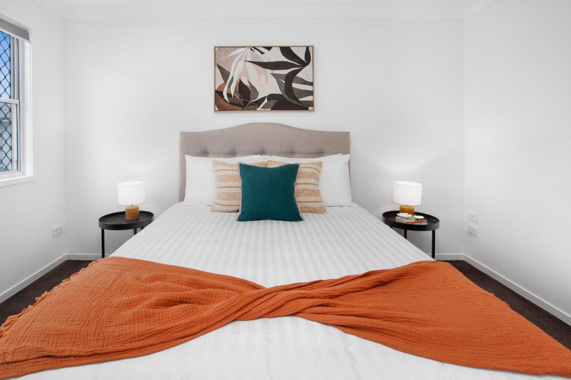 Comfortable 3-bed Retreat Close Parks Holiday home *