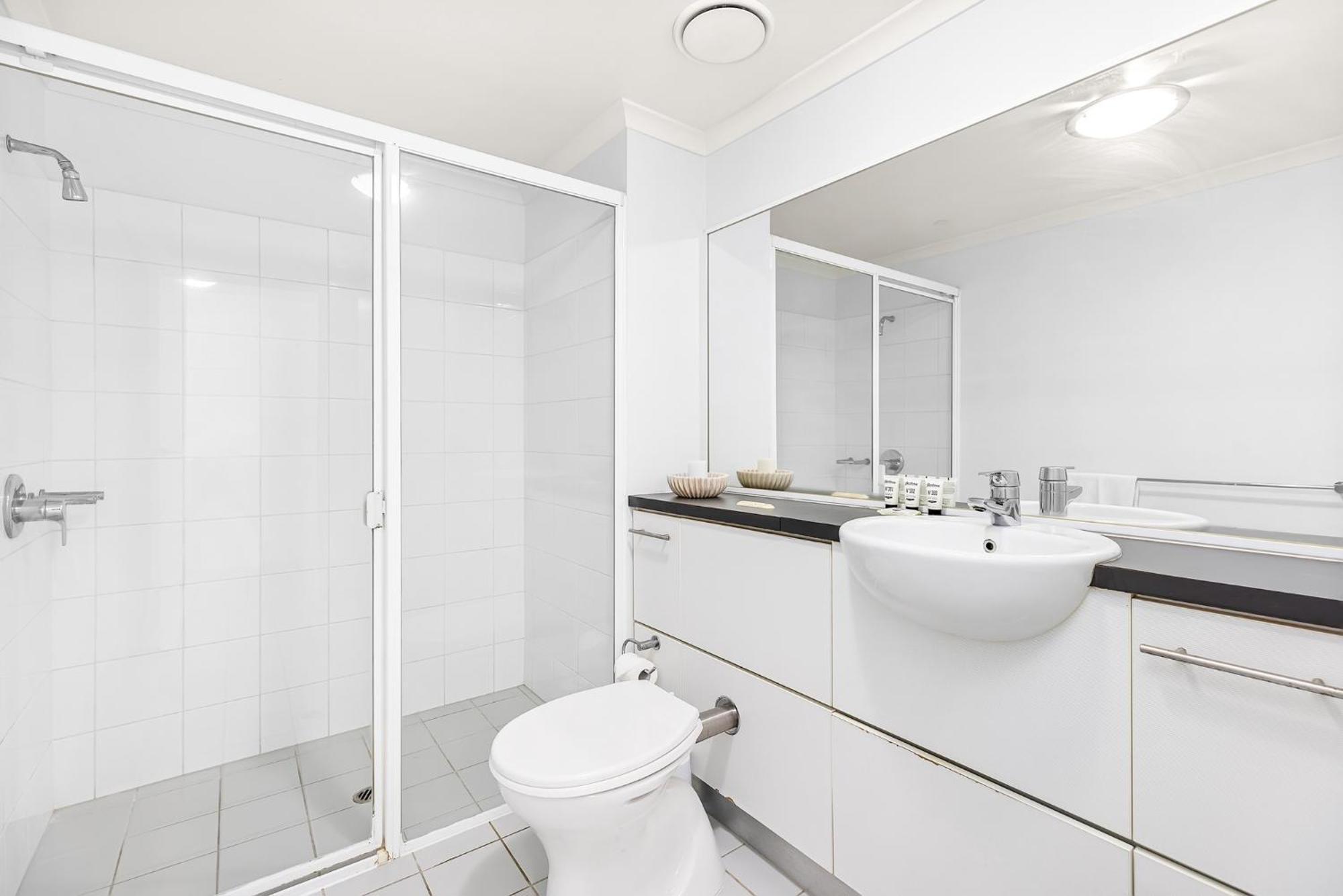 1-bed Centre With Pool, Bbq & Gym Apartment *