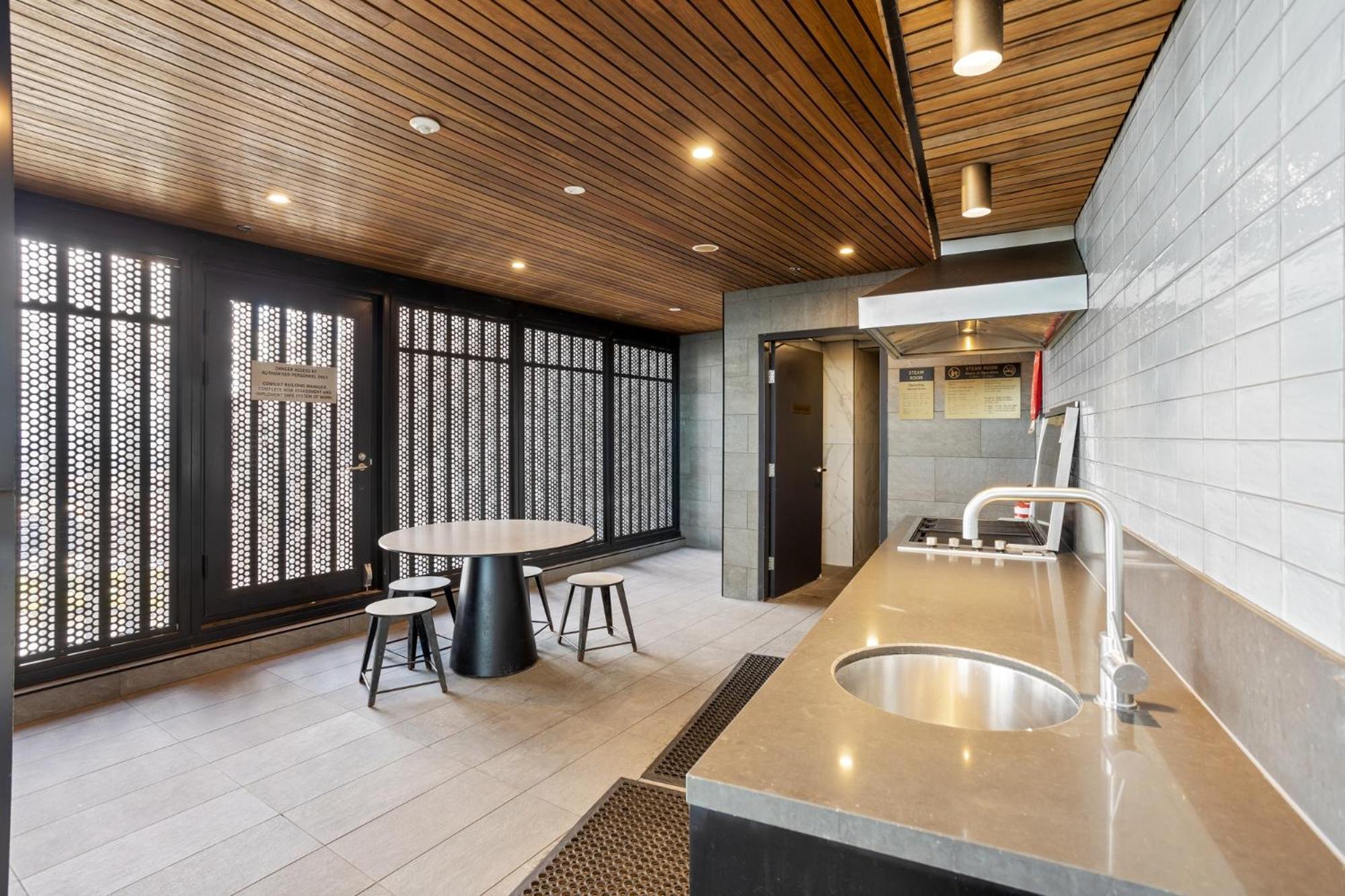 Breathtaking Views 1-bed With Pool, Bbq & Gym Apartment *