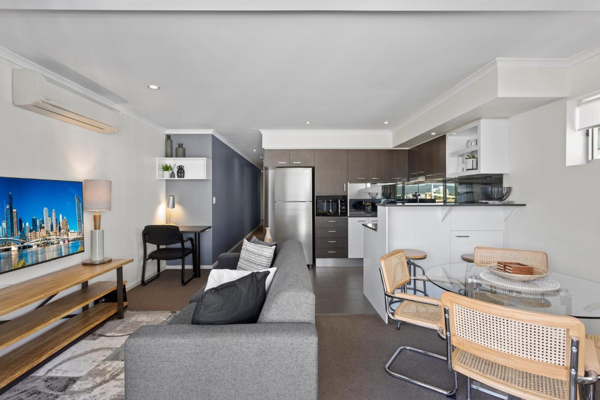 Chic 2-bed & 5 Minutes Walk To Qpac Brisbane