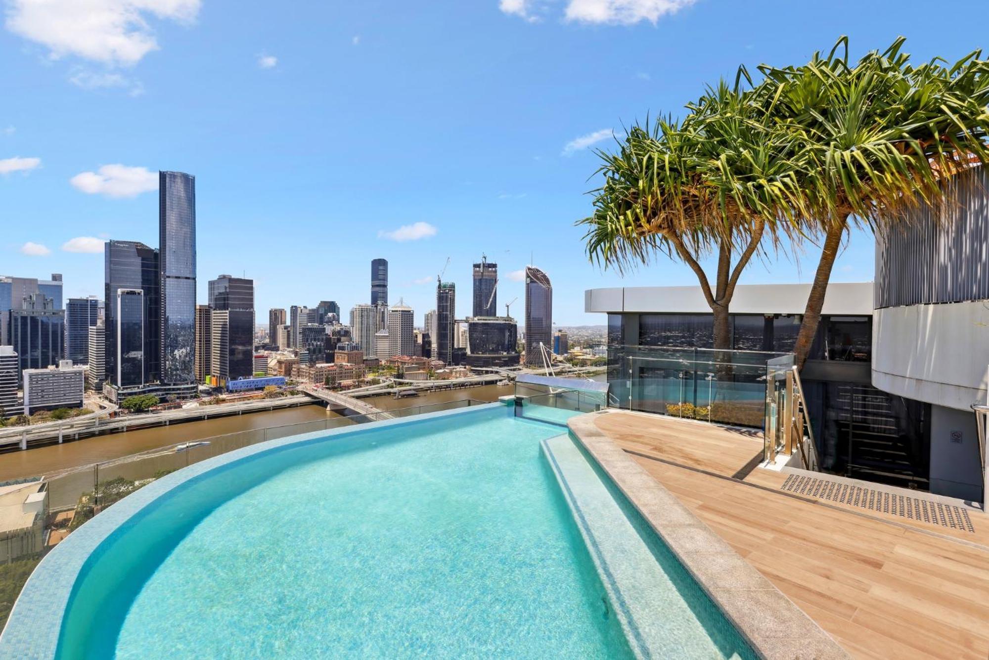 Chic 2-bed With Rooftop Pool Overlooking The Brisbane
