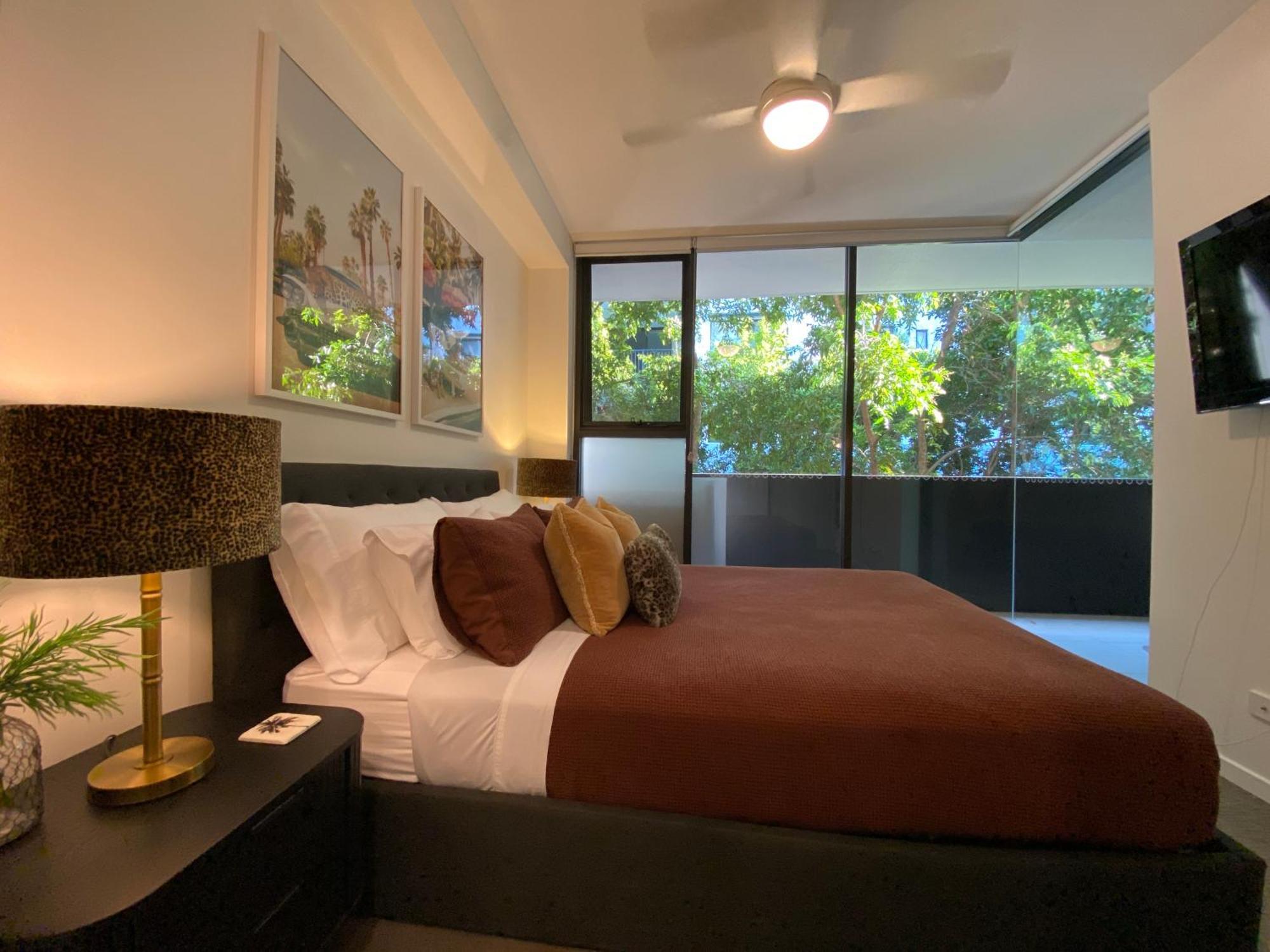 Urban Retreat - Shared With Queen Bed And Private Ensuite *