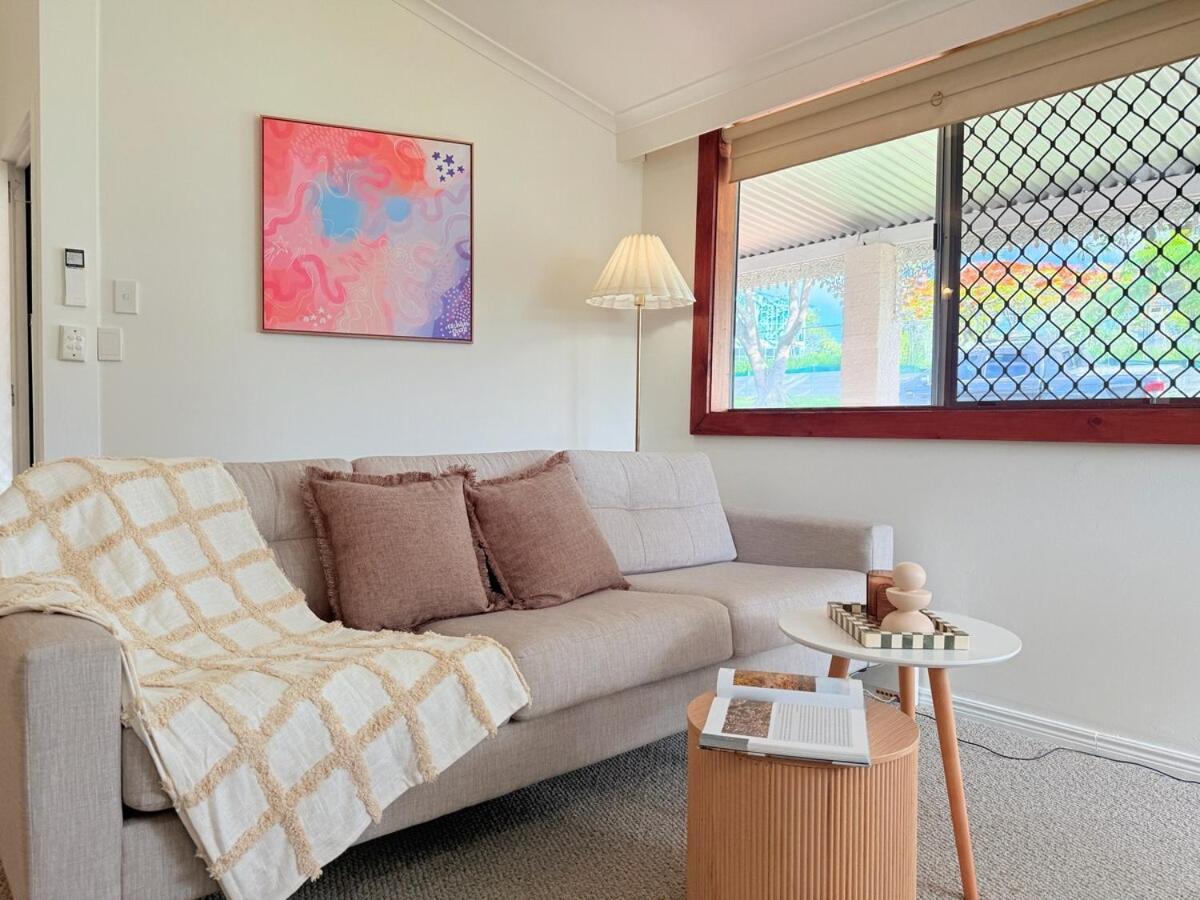 Wynnum Waves Retreat-3 Bedroom Coastal Escape Villa *