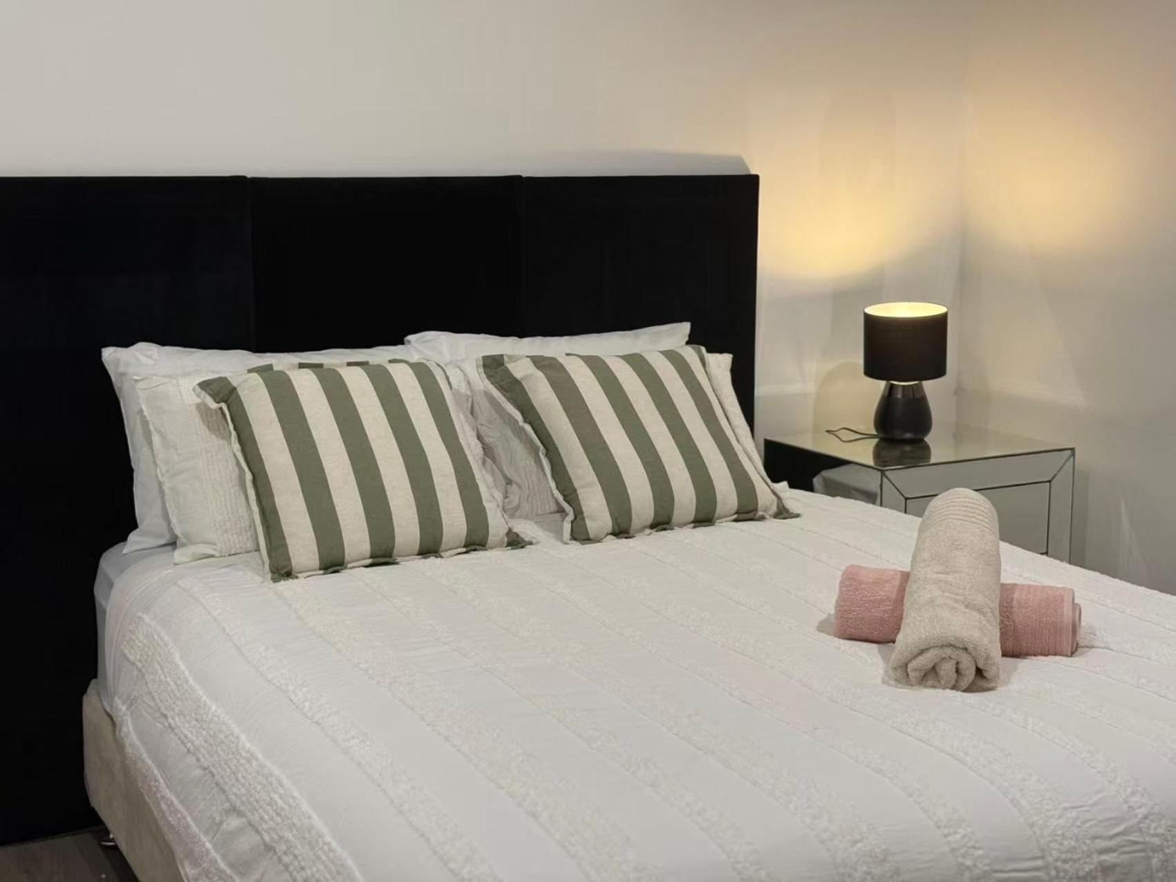 Sunnybank Station 5b Family * Brisbane