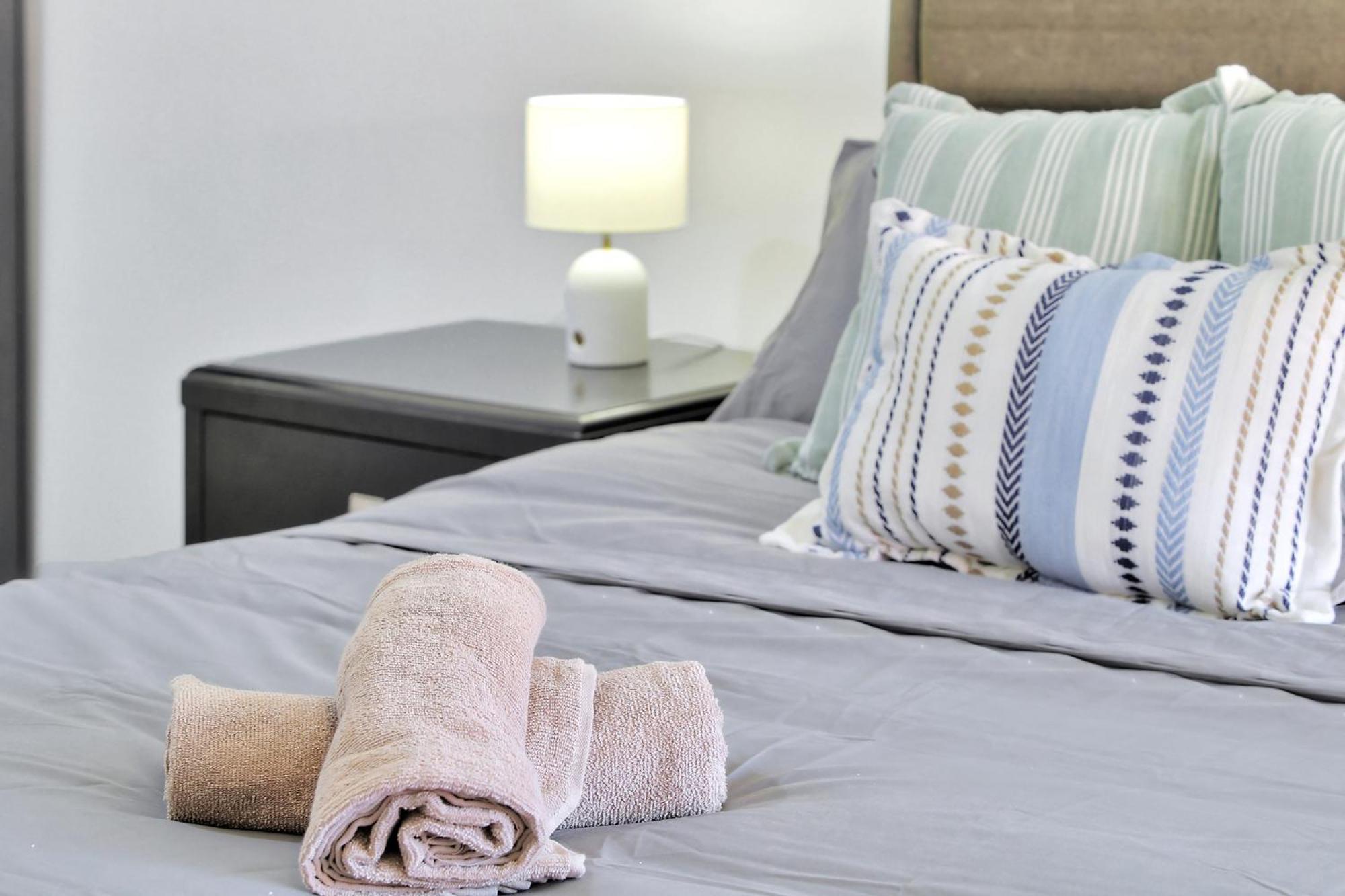 Wynnum Waves Retreat-3 Bedroom Coastal Escape Villa *