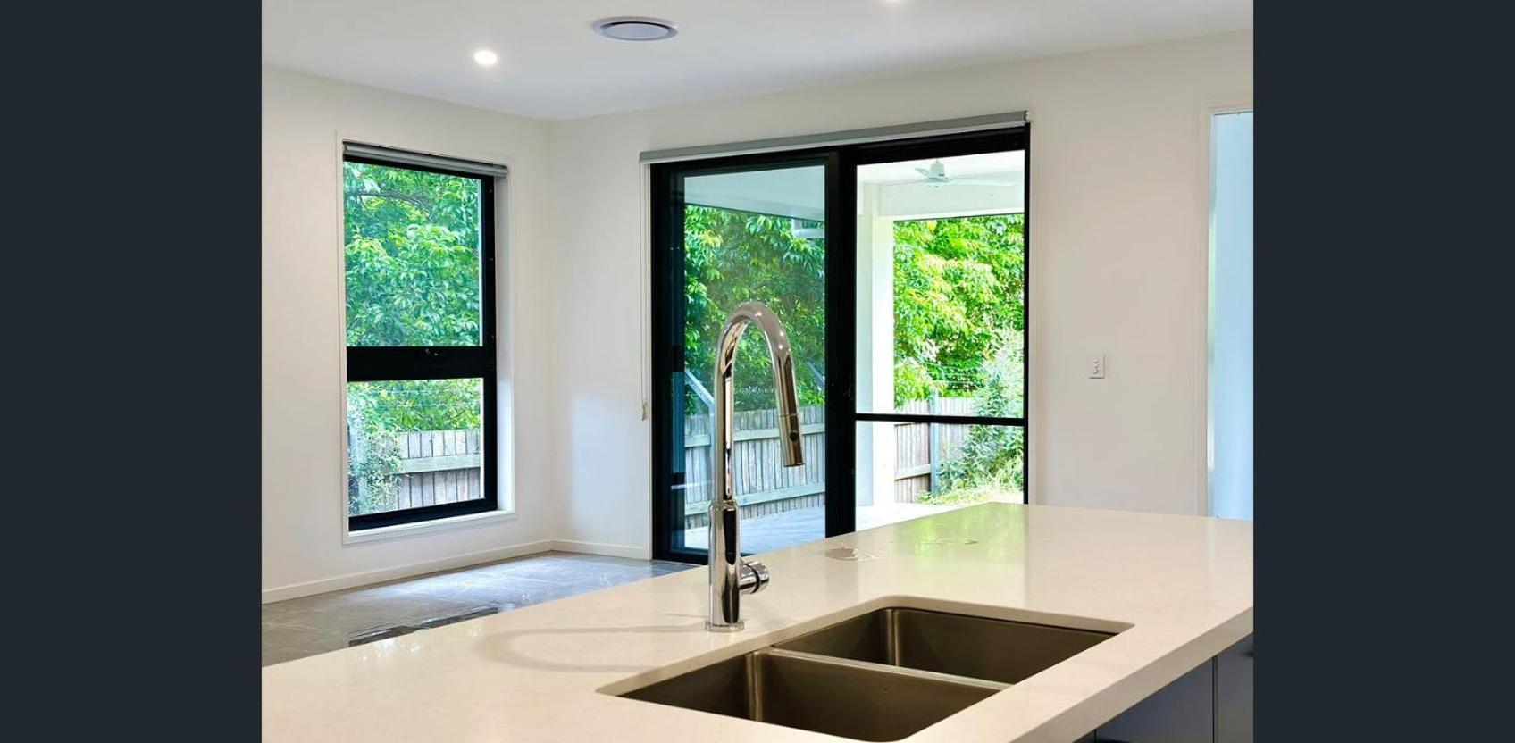 Sunnybank Station 5b Family Villa *