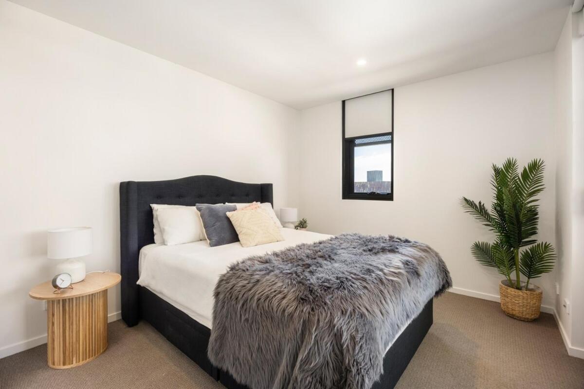 Lux1br Near Stadium, Parking & Balcony *