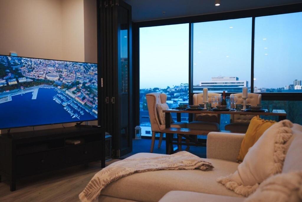 Skyline Serenity,sunset Views, Pool, Spa, & Prime Location Brisbane