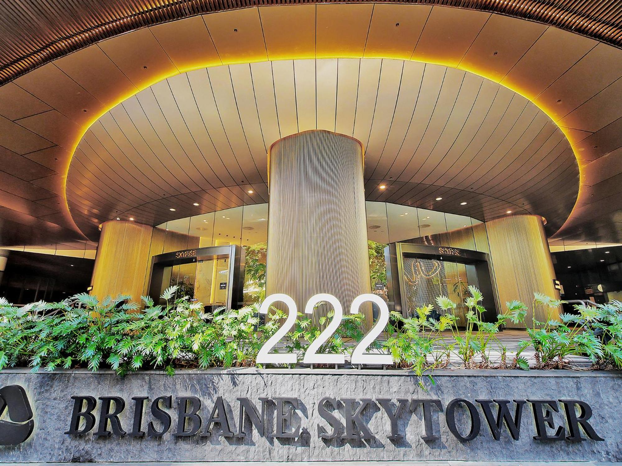 A Gallery In The Sky! Balcony, Pool And Parking At Skytower Level 33 Views In Brisbane! Apartment Brisbane