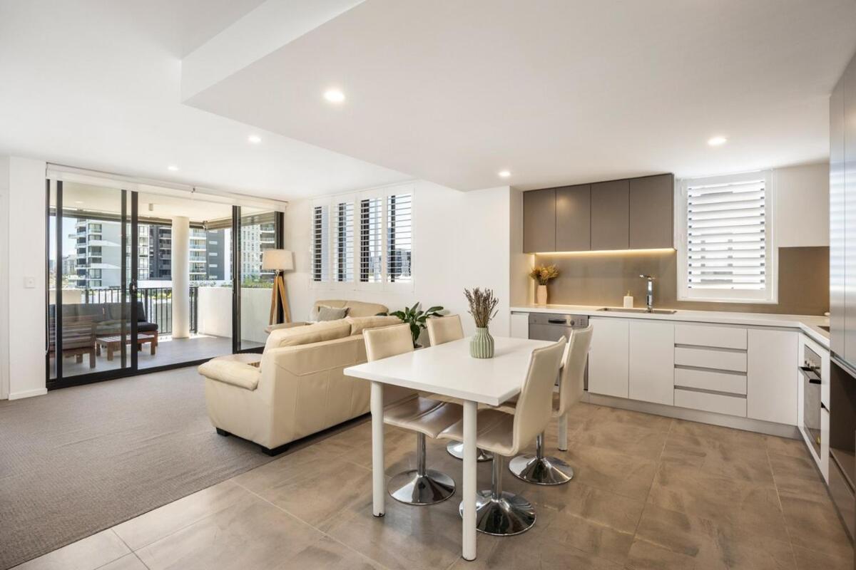 Lux1br Near Stadium, Parking & Balcony Apartment Brisbane