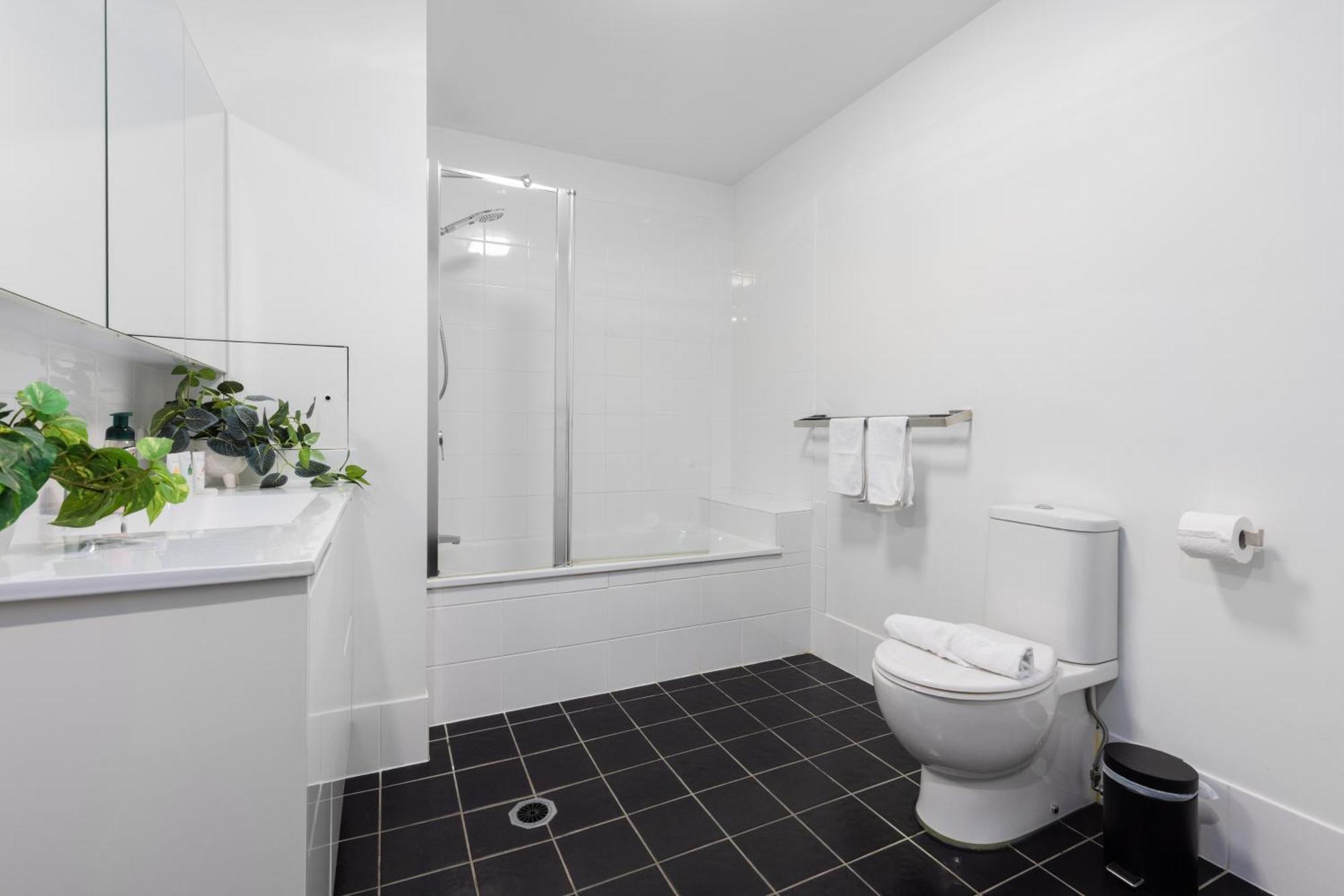 Apartment Spacious 3br Heritage With Pool, Parking