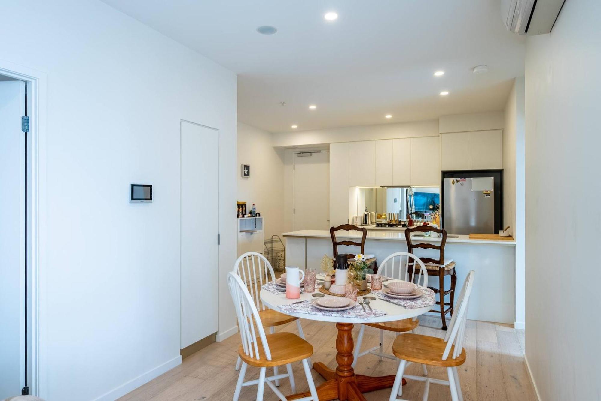Modern 2-bedroom, 2-bath In West Village, West End Brisbane