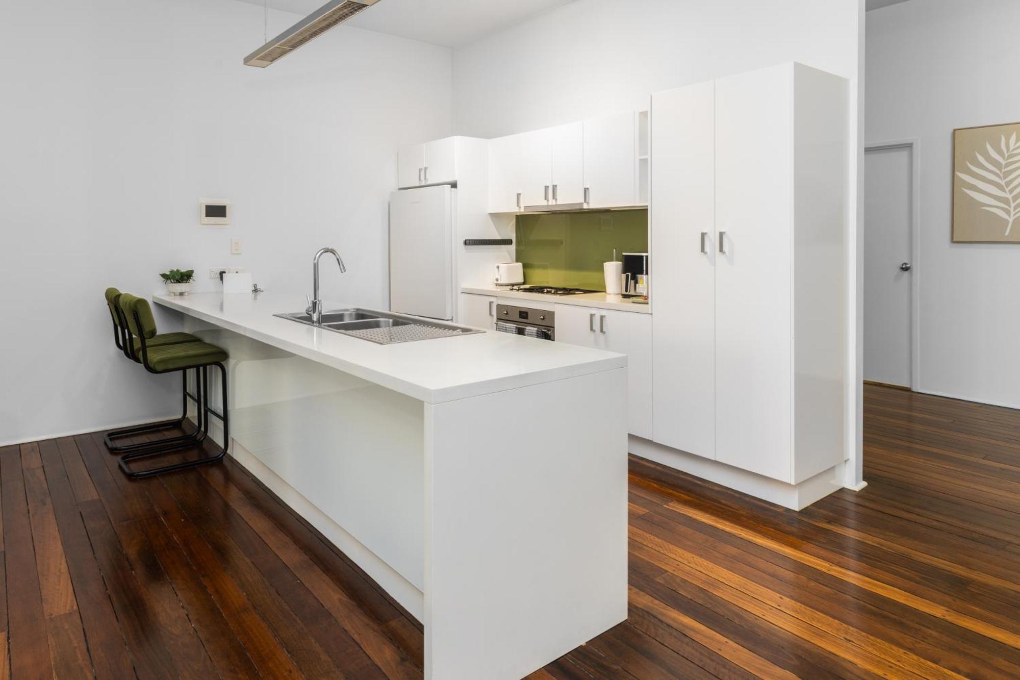 Apartment Spacious 3br Heritage With Pool, Parking