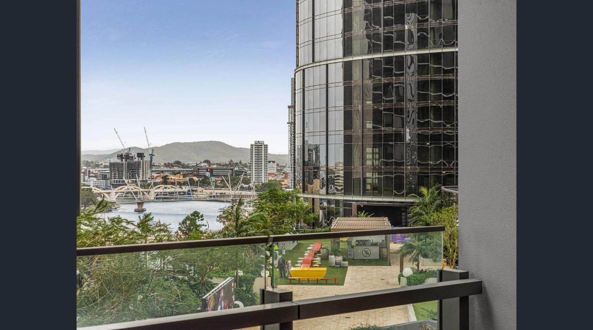 S&p - Residences At Queens Wharf