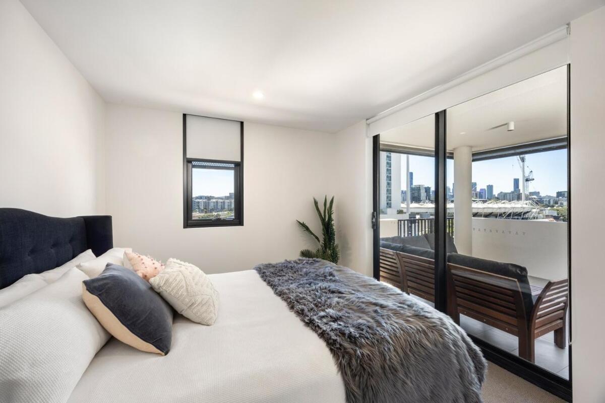 Lux1br Near Stadium, Parking & Balcony Brisbane