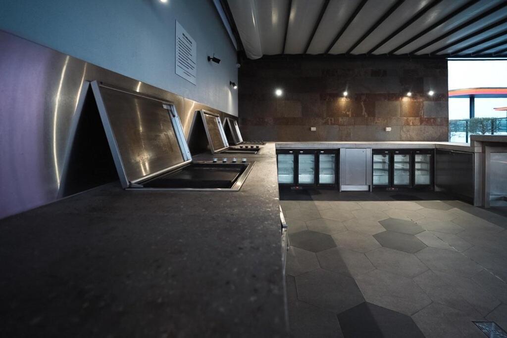 Skyline Serenity,sunset Views, Pool, Spa, & Prime Location Brisbane