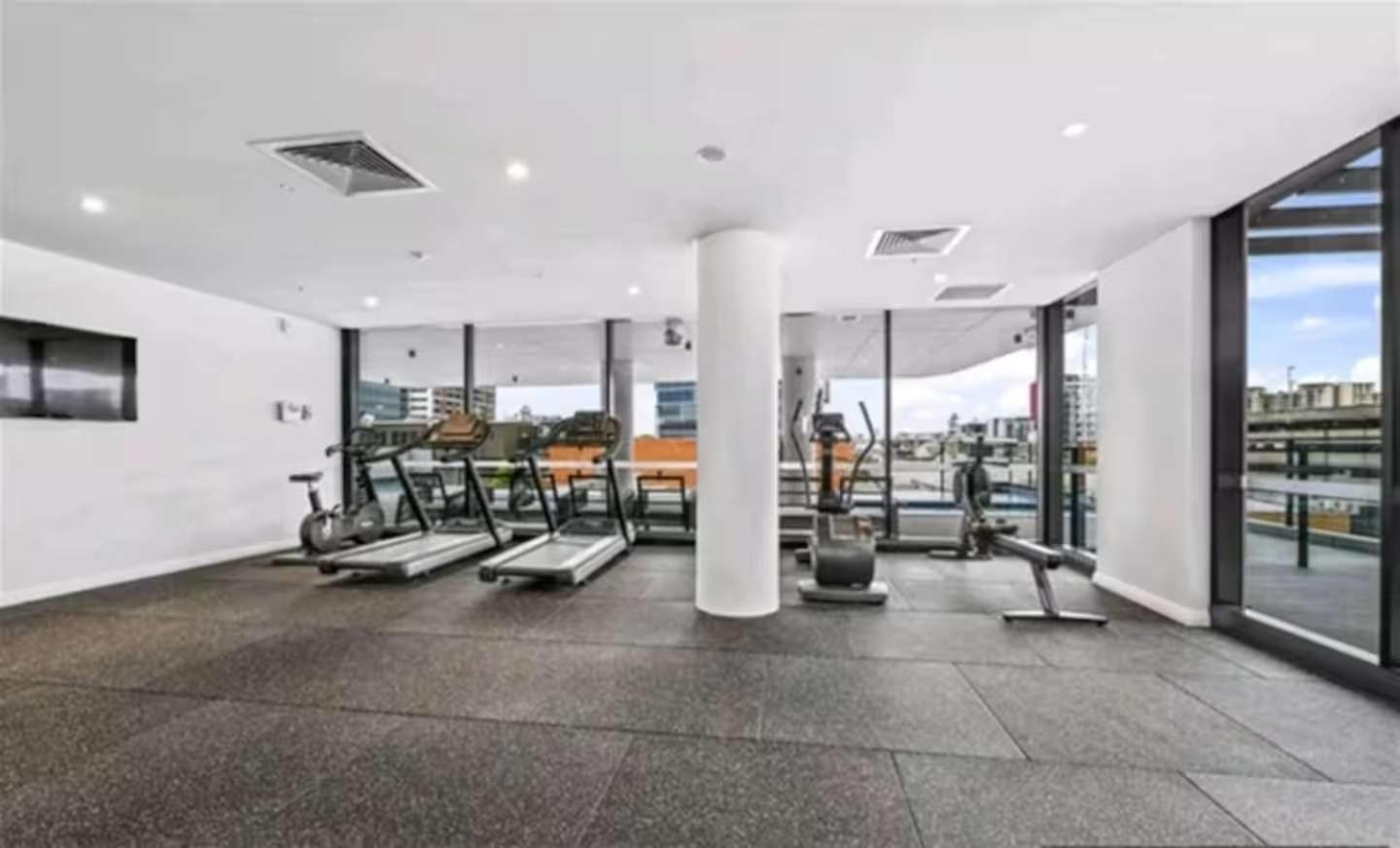 Modern 2br - Views & Pool & Free Parking * Brisbane