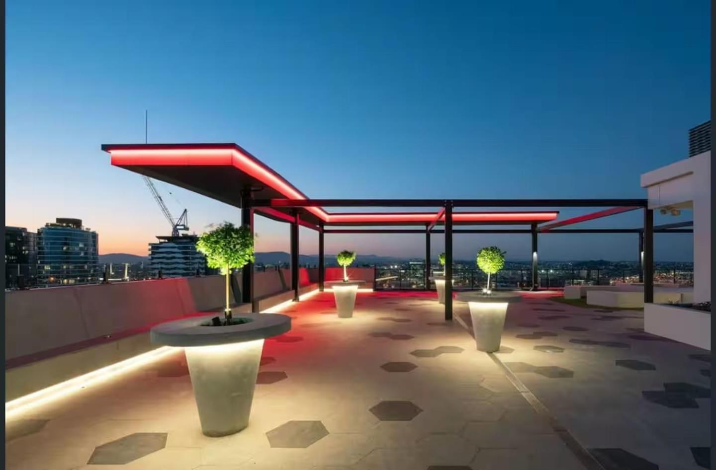 Modern 2br - Views & Pool & Free Parking * Brisbane