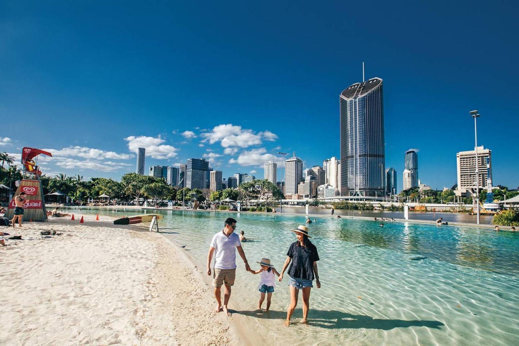 Modern 2-bedroom, 2-bath In West Village, West End Apartment