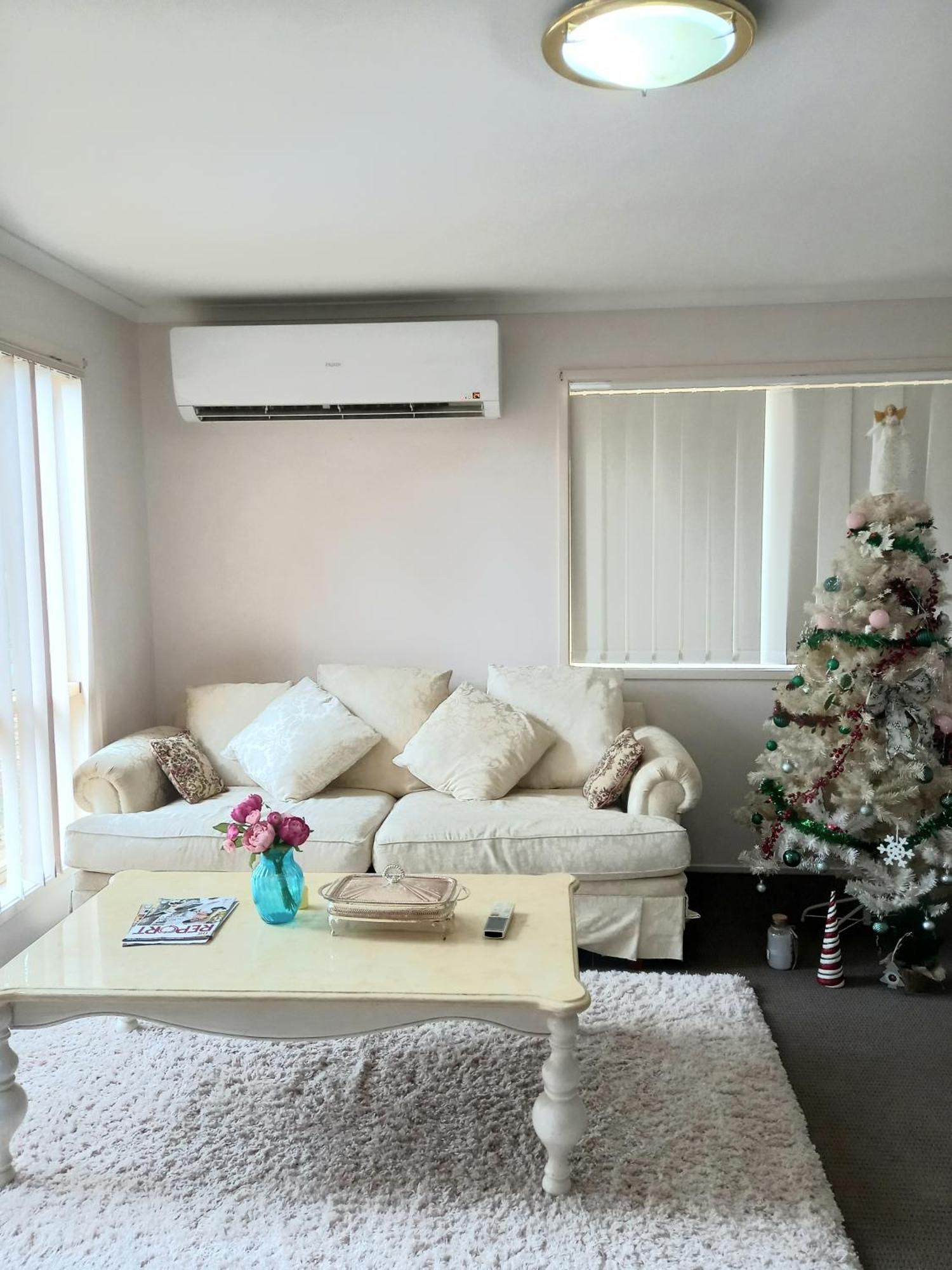 Guest house Air Conditioned Floral Youth Backpacker And House Brisbane