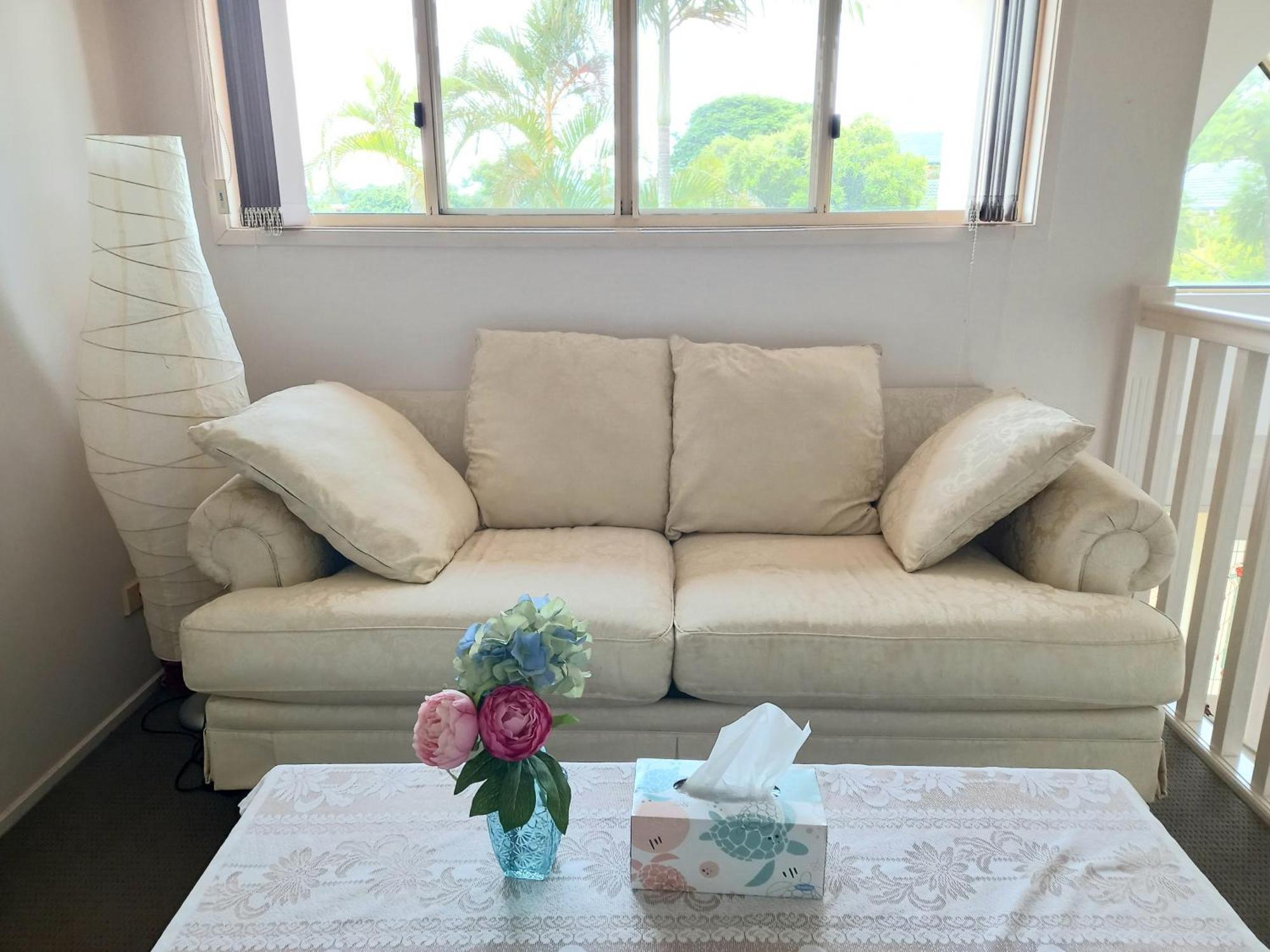 Guest house Air Conditioned Floral Youth Backpacker And House *