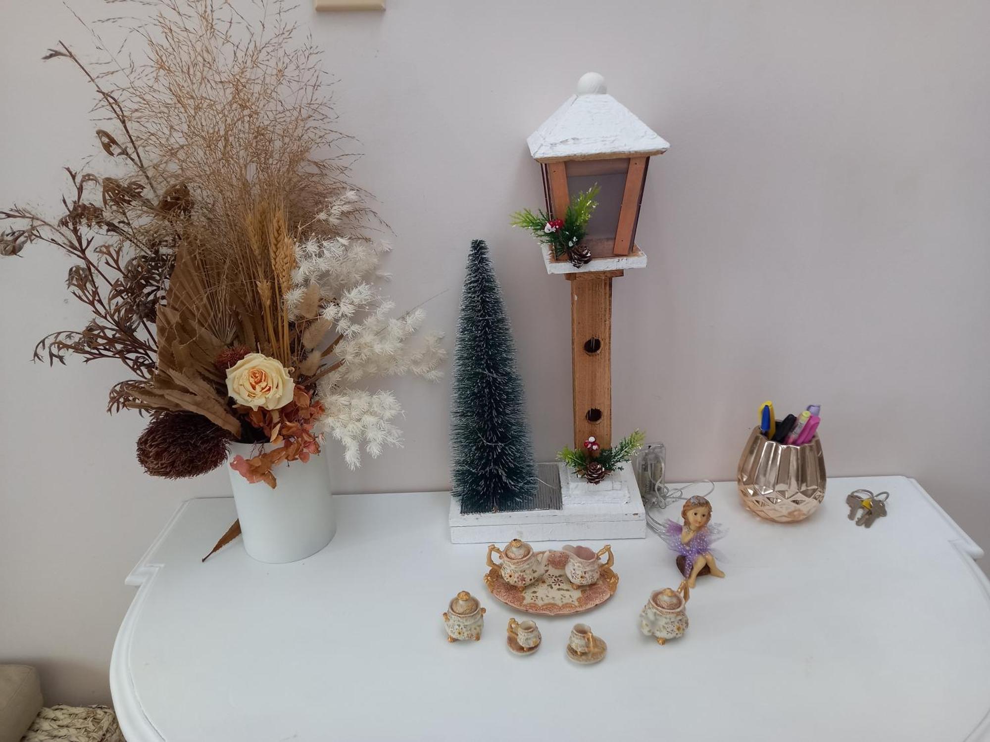 Guest house Air Conditioned Floral Youth Backpacker And House *