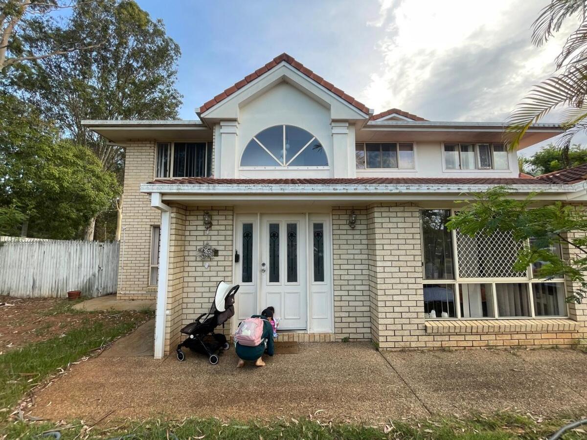 Air Conditioned Floral Youth Backpacker And House Guest house *