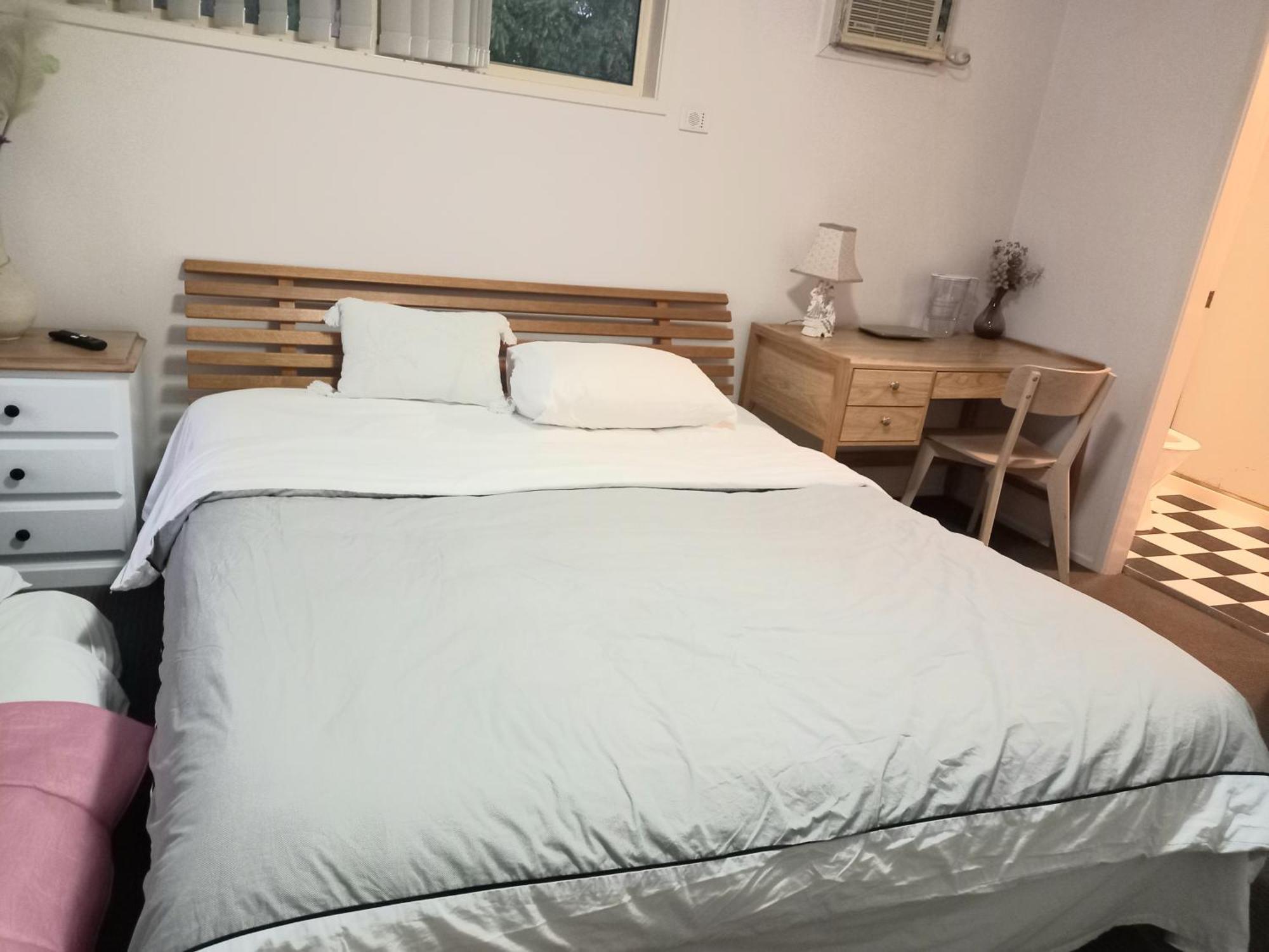 Guest house Air Conditioned Floral Youth Backpacker And House