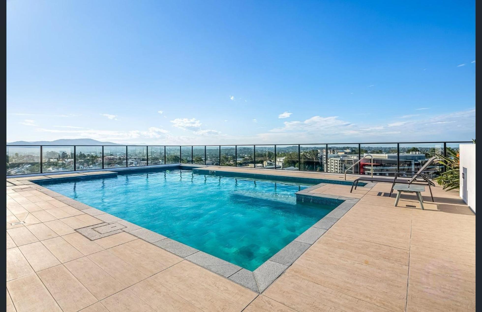 Apartment Experiencing Uni Life 2br Kelvin Grove Parking 703 *