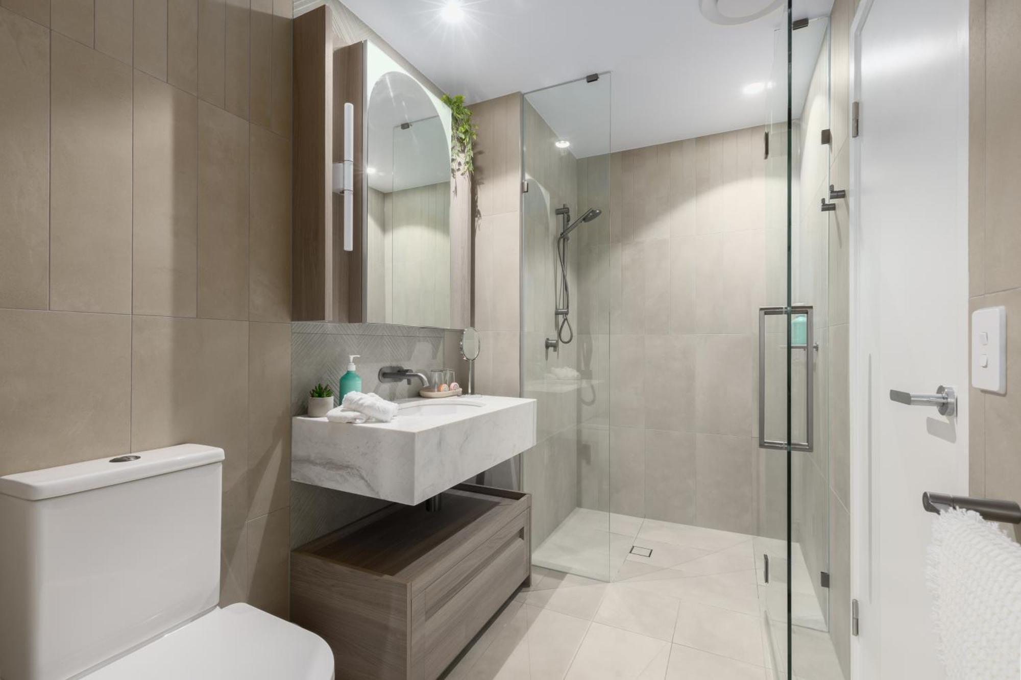 Luxury 50th Floor 2br At Queens Wharf With Parking Apartment