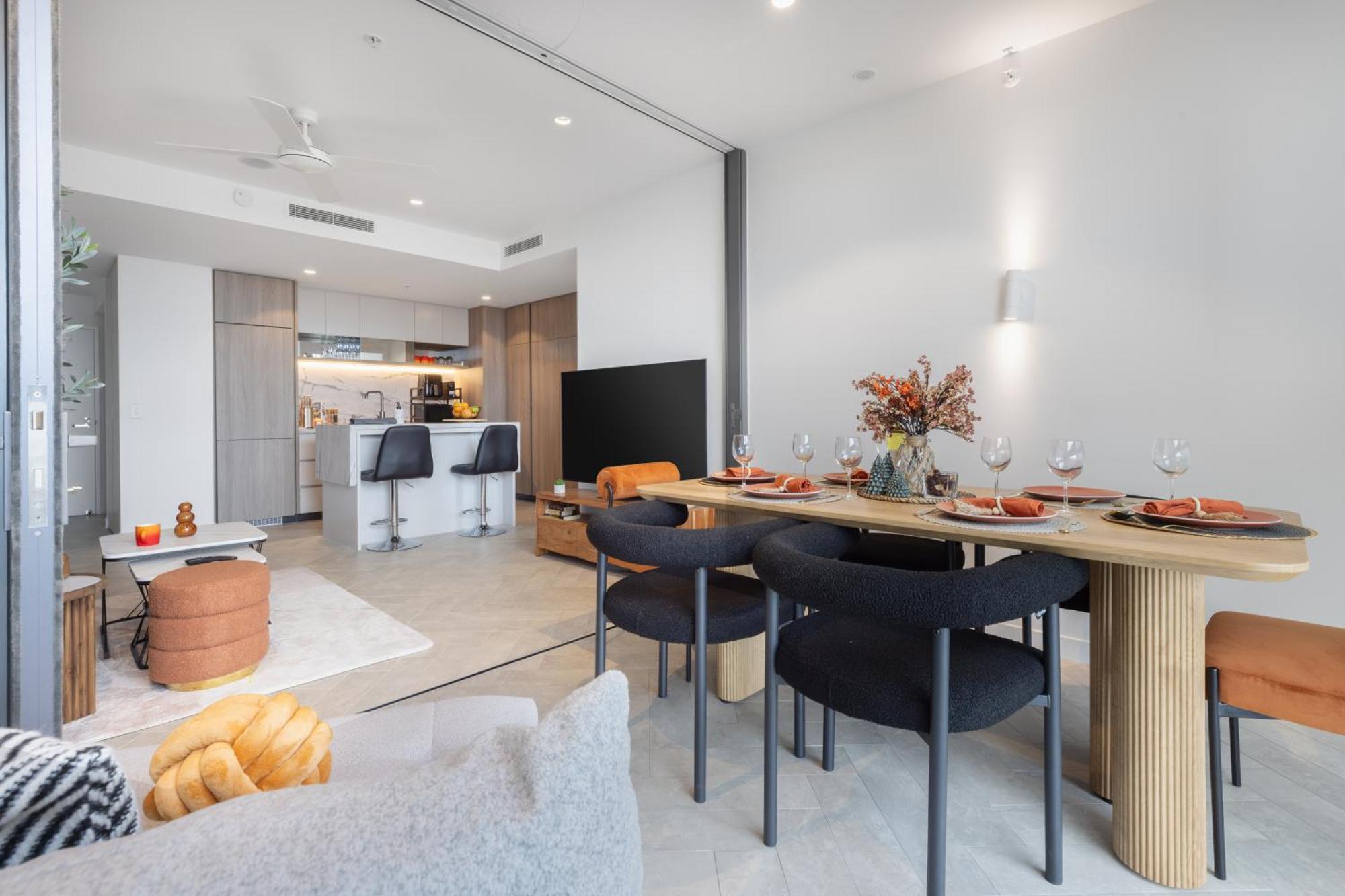 Luxury 50th Floor 2br At Queens Wharf With Parking Apartment