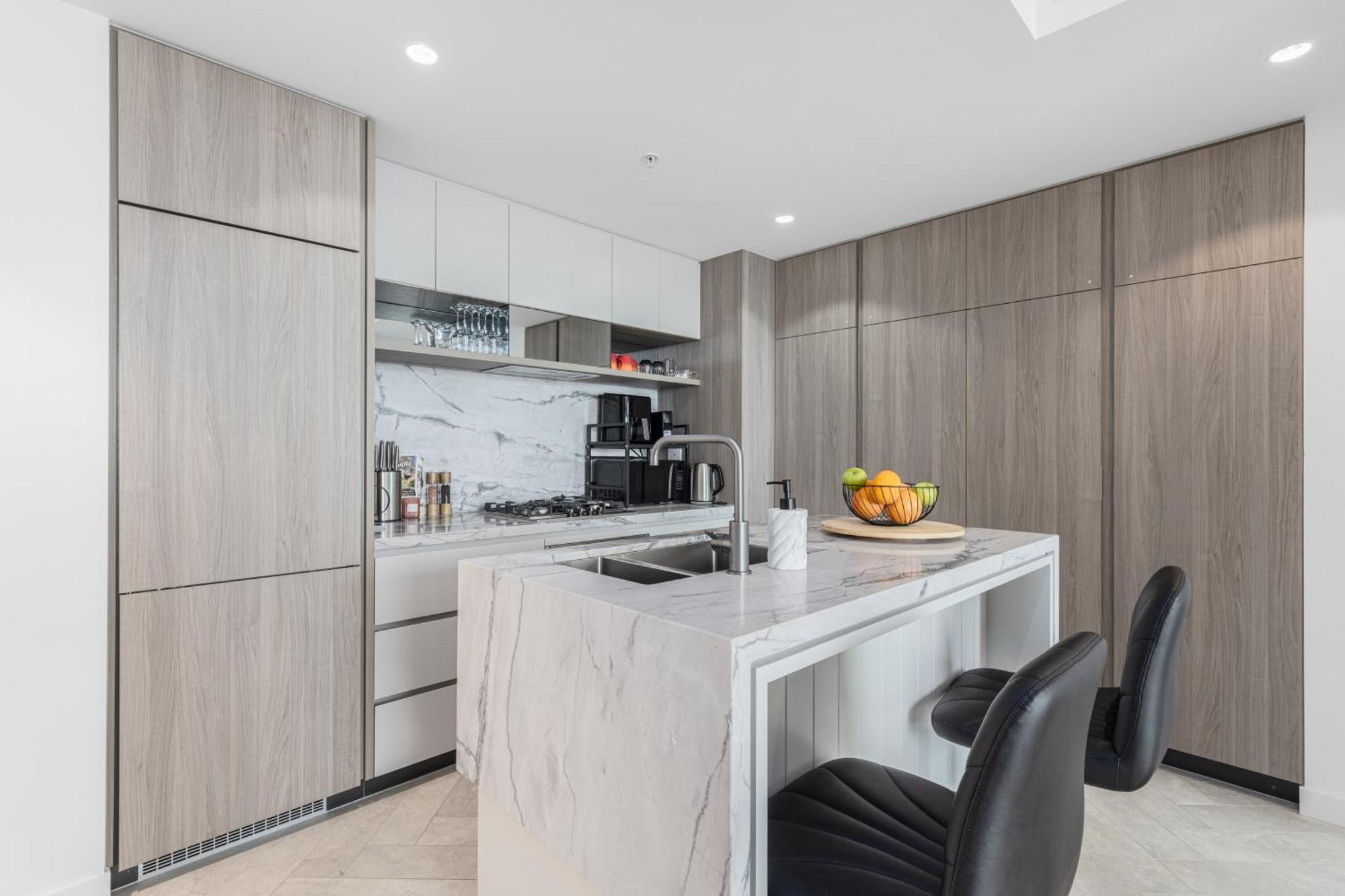 Luxury 50th Floor 2br At Queens Wharf With Parking