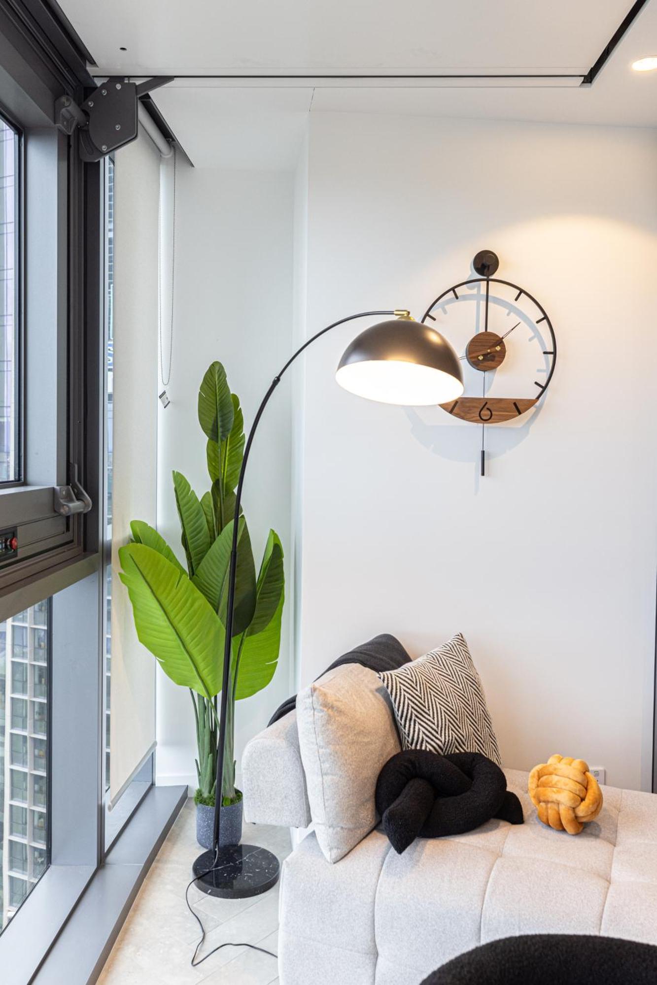 Luxury 50th Floor 2br At Queens Wharf With Parking