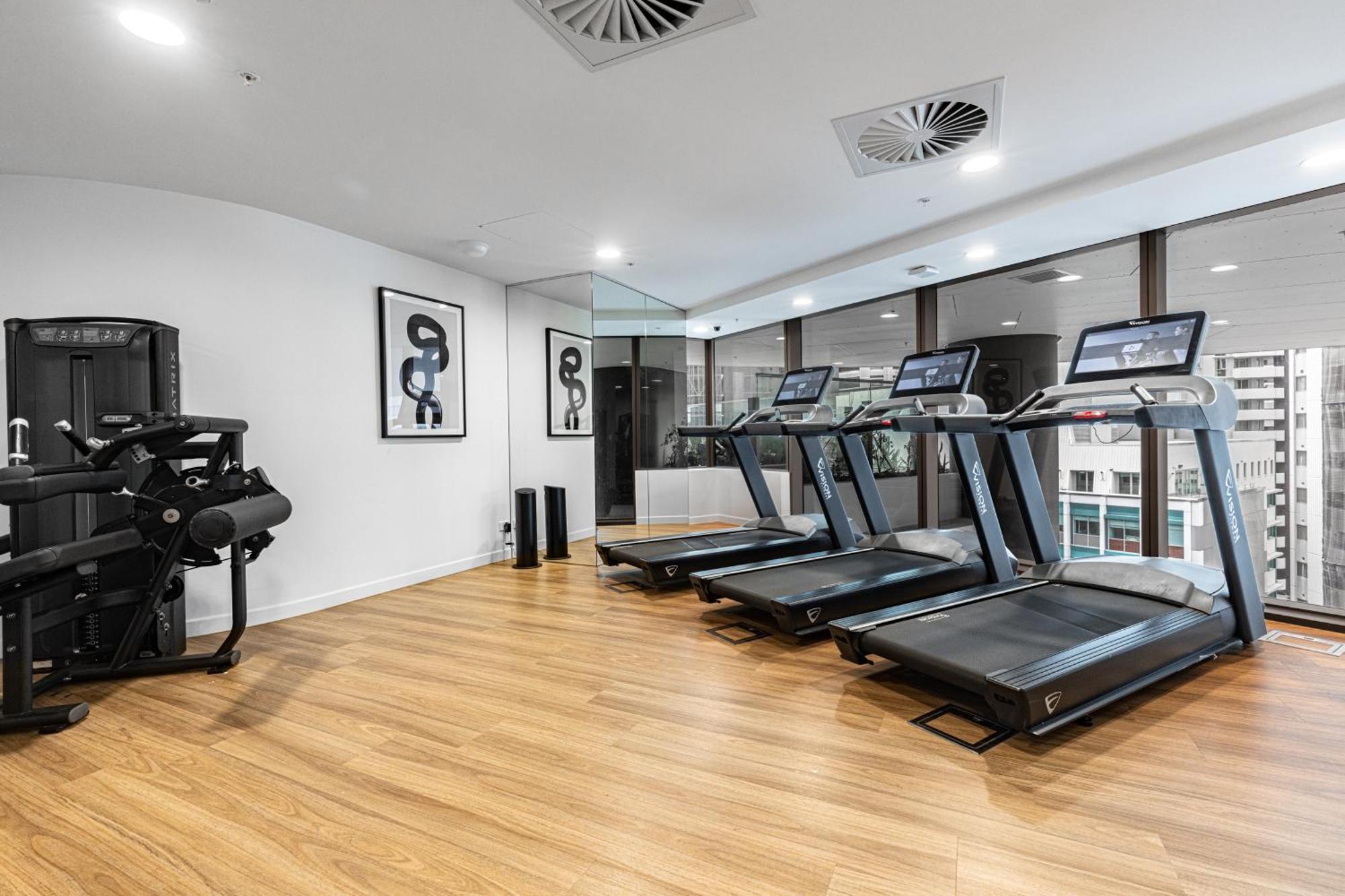 Luxury 50th Floor 2br At Queens Wharf With Parking Apartment