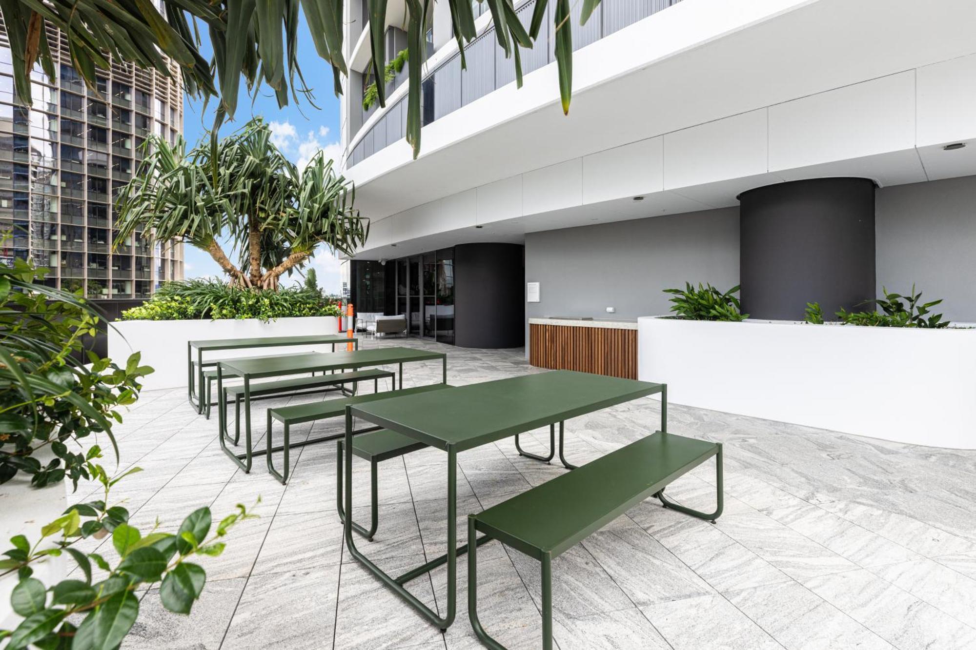 Luxury 50th Floor 2br At Queens Wharf With Parking *