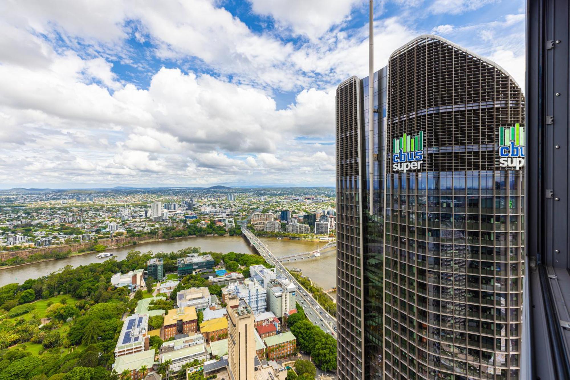 Luxury 50th Floor 2br At Queens Wharf With Parking