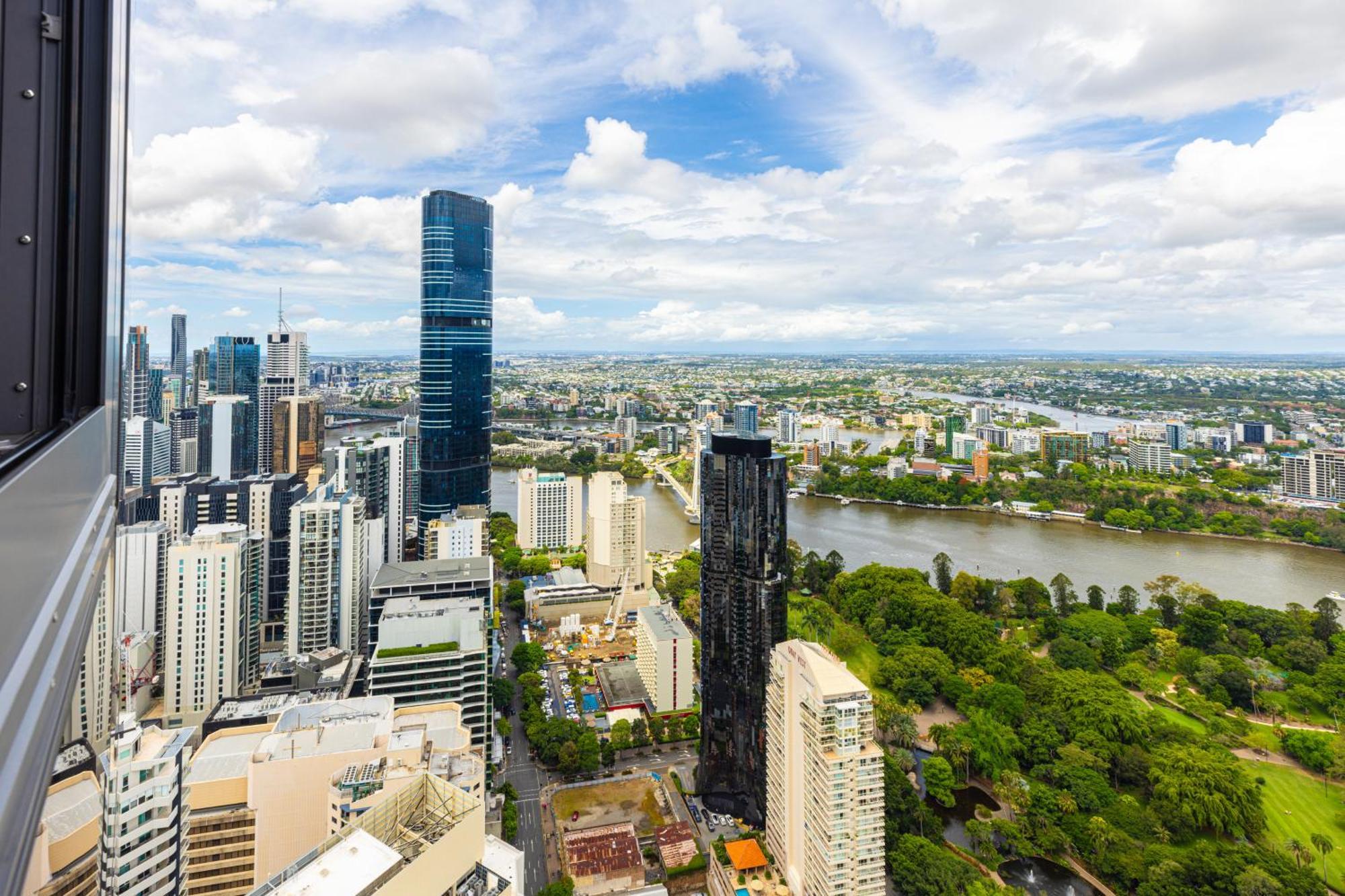 Luxury 50th Floor 2br At Queens Wharf With Parking Apartment *