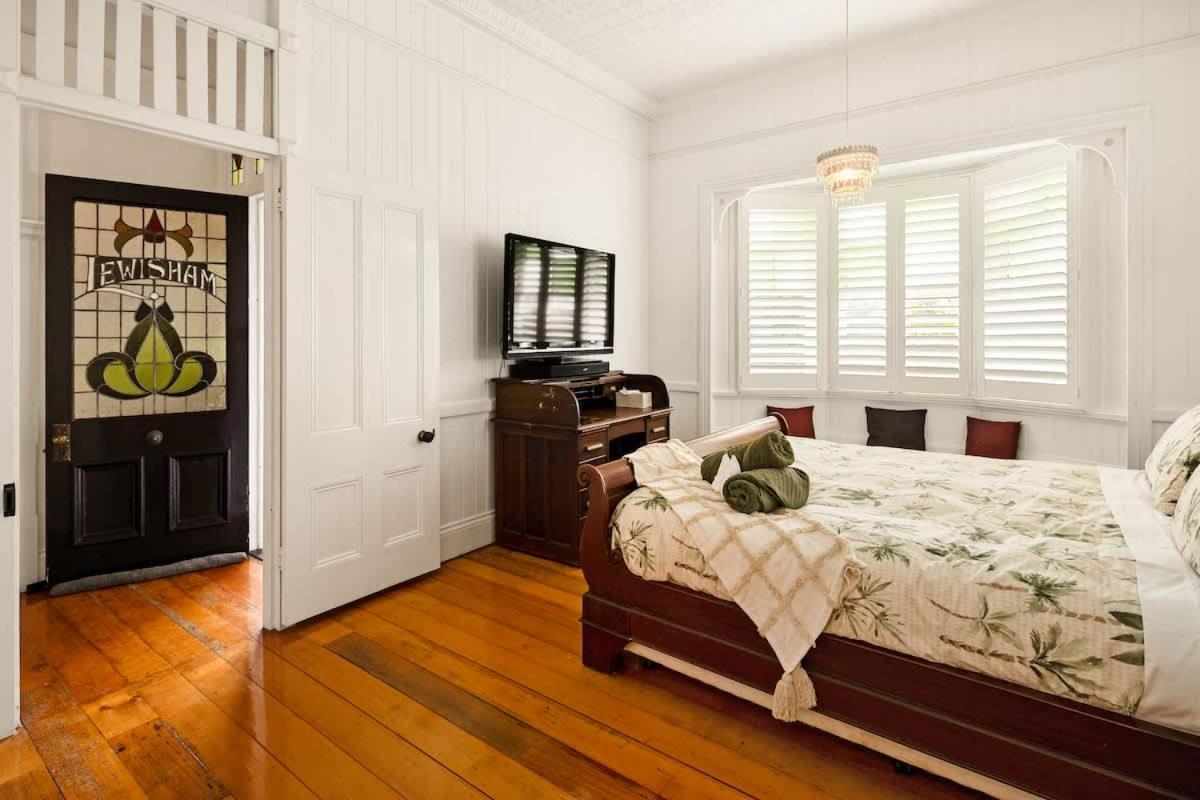 Leafy Hawthorne Haven Pool Gym & Convenience * Brisbane