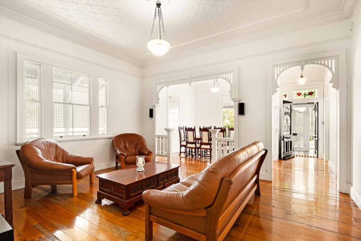 Leafy Hawthorne Haven Pool Gym & Convenience Holiday home *