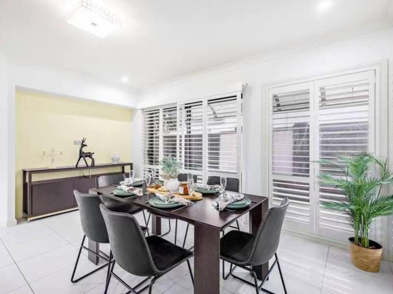 4br Prestige Suburban Manor - Near Shops & Eats * Brisbane