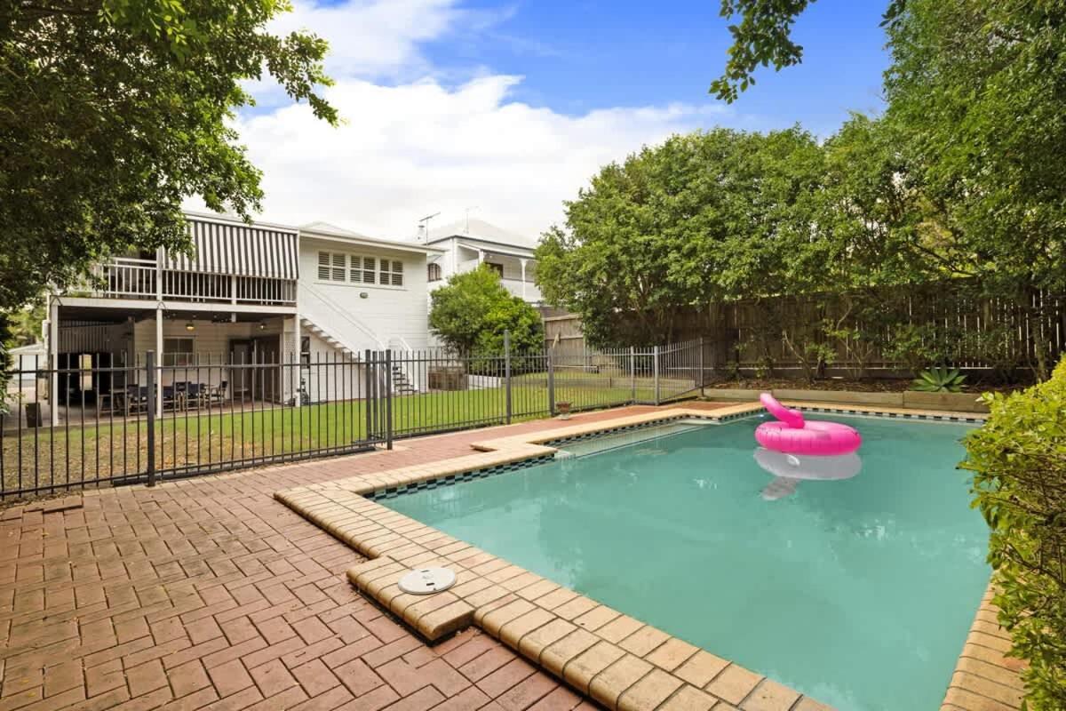 Leafy Hawthorne Haven Pool Gym & Convenience Holiday home *