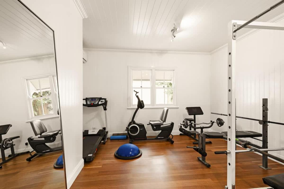 Leafy Hawthorne Haven Pool Gym & Convenience * Brisbane