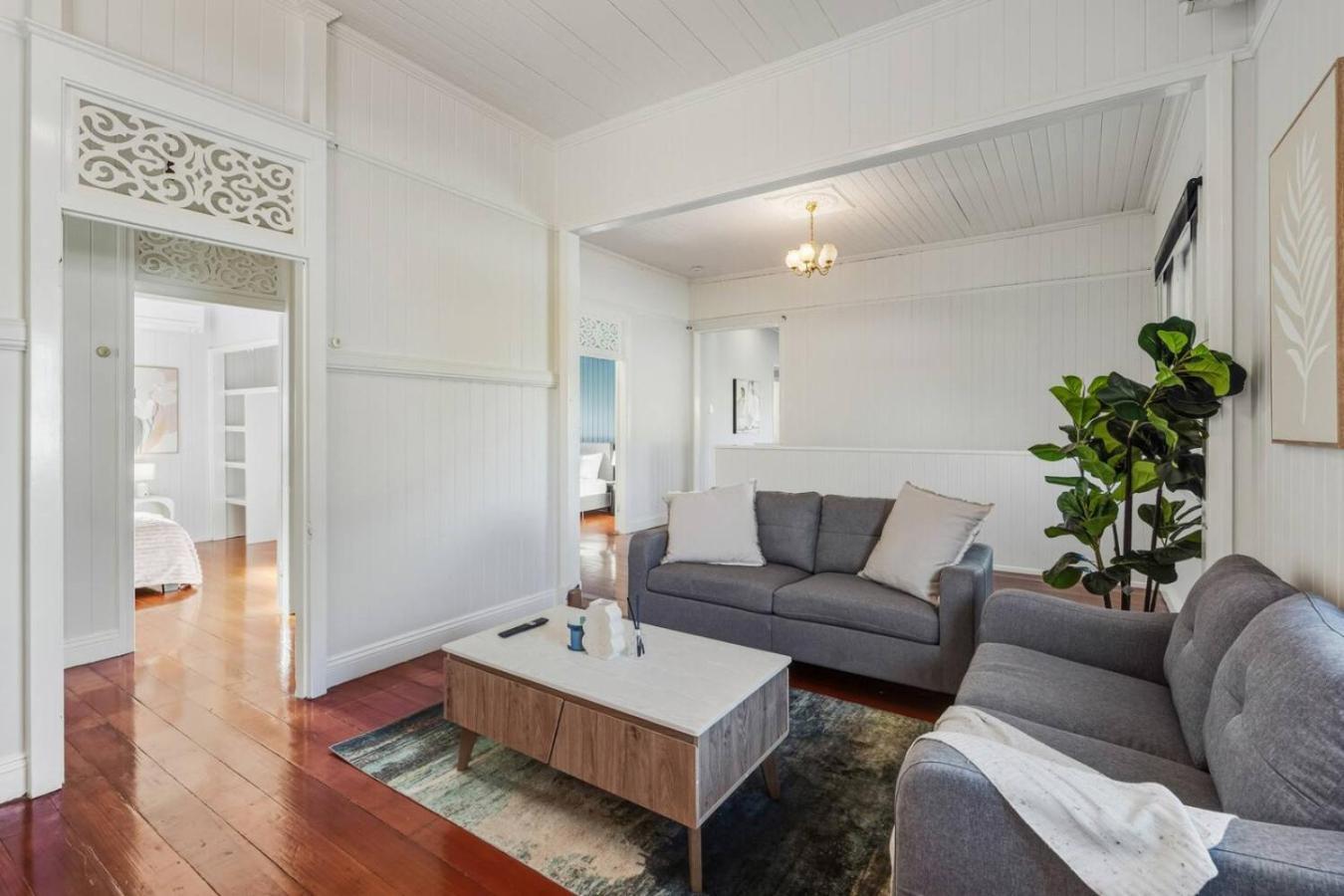 Spacious Upper 3br Family In Quiet Tarragindi Holiday home