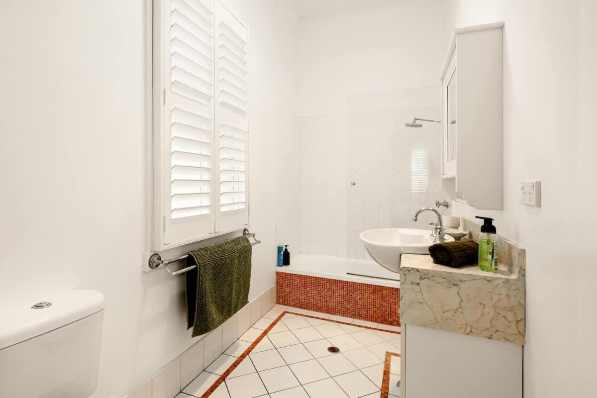 Holiday home Leafy Hawthorne Haven Pool Gym & Convenience *