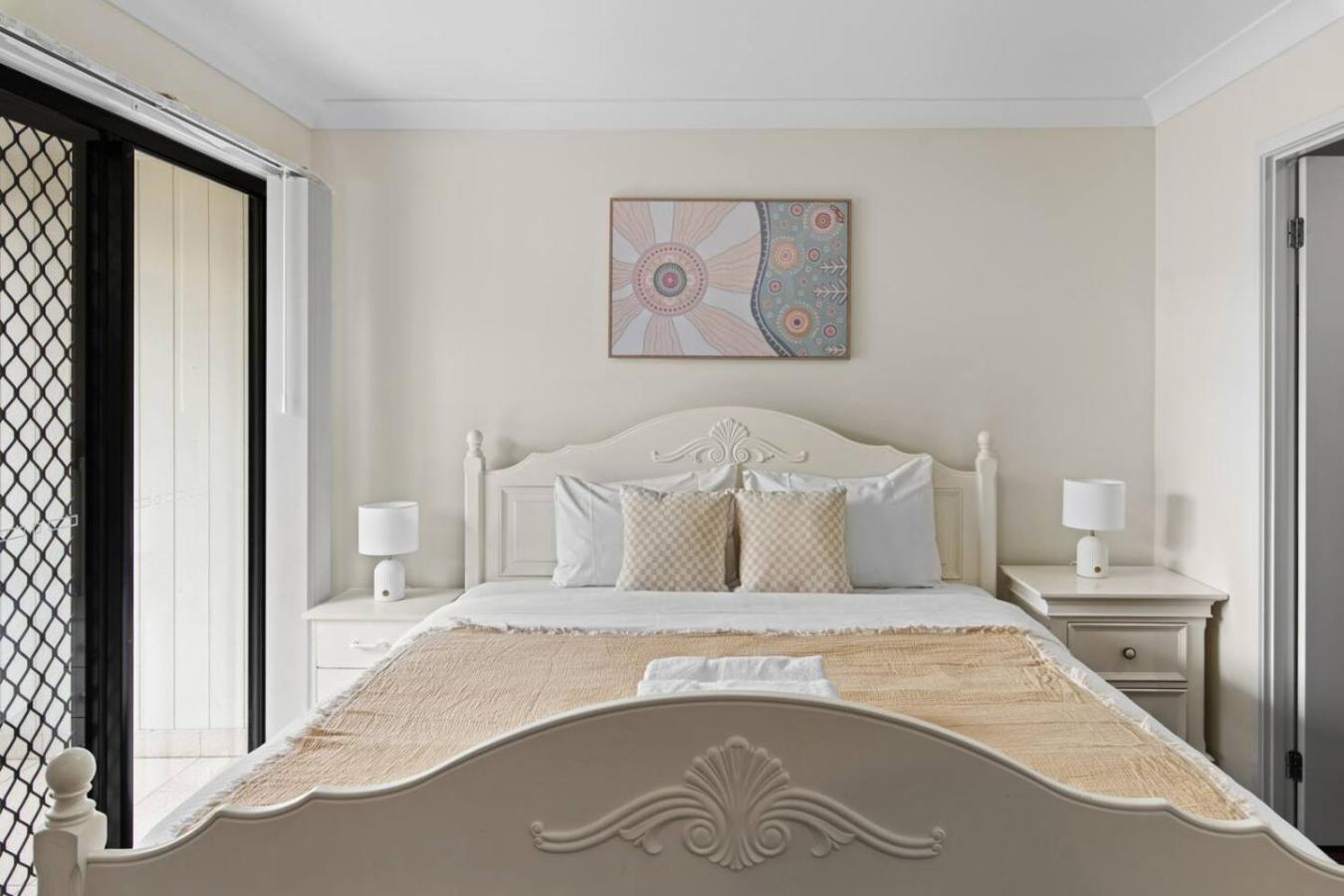 Holiday home Prime Spot 3-bed Walk To Bus Drive Anywhere Fast