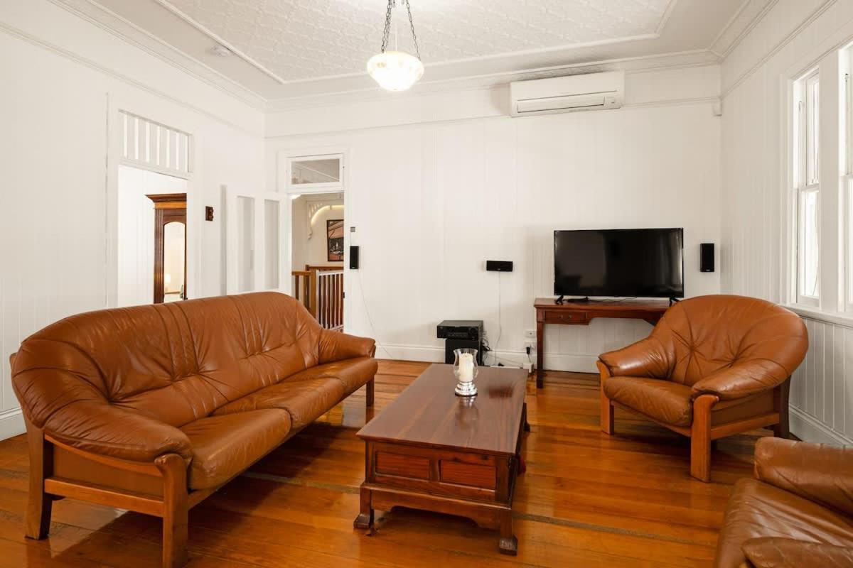 Leafy Hawthorne Haven Pool Gym & Convenience * Brisbane