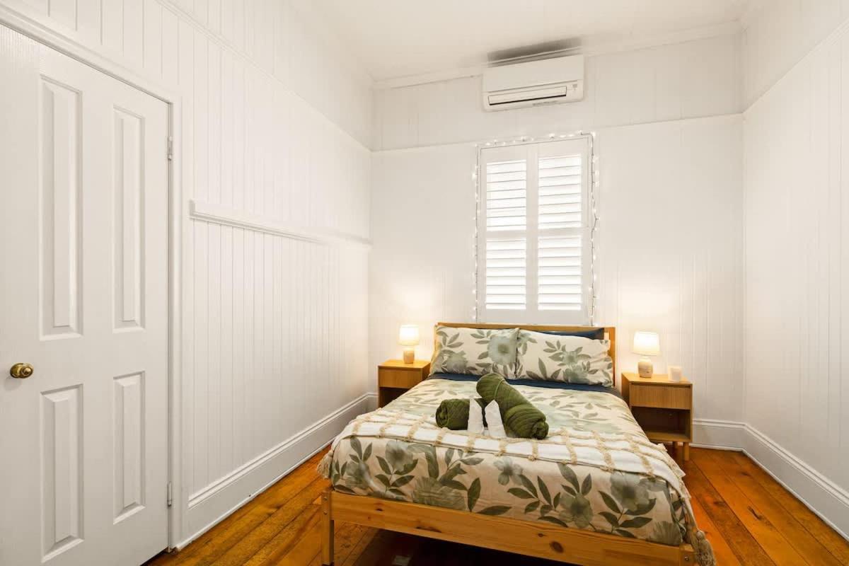 Leafy Hawthorne Haven Pool Gym & Convenience Holiday home *