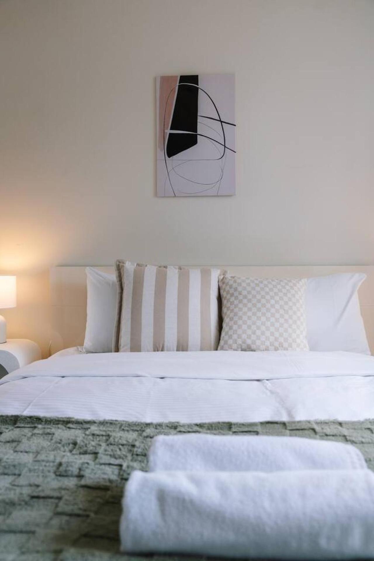 Holiday home Prime Spot 3-bed Walk To Bus Drive Anywhere Fast